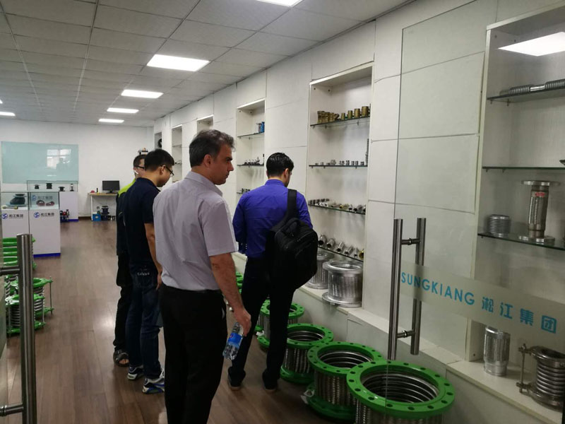 American Client Visits Our Factory for Cooperation