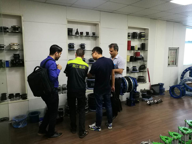 American Client Visits Our Factory for Cooperation