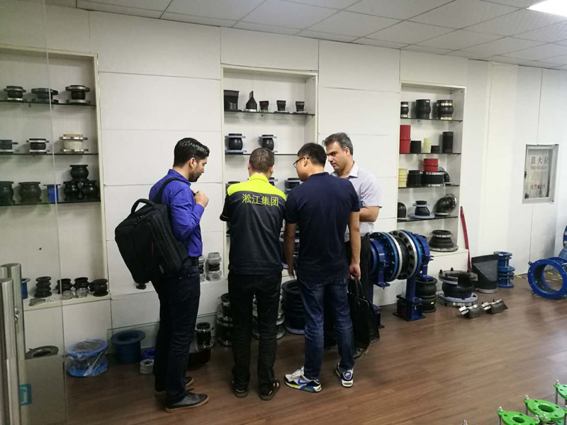 American Client Visits Our Factory for Cooperation