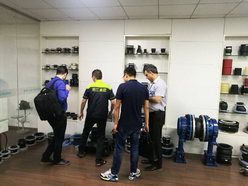 American Client Visits Our Factory for Cooperation