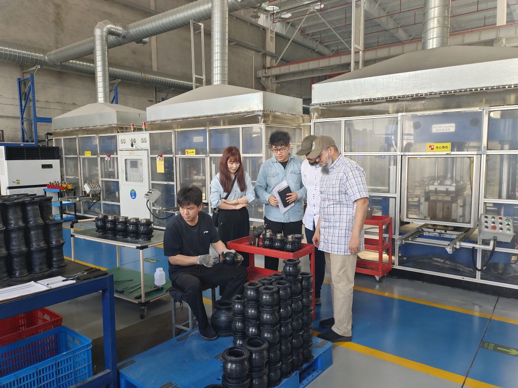 The Dubai Client Visited Our Factory and Reached a Cooperation Agreement