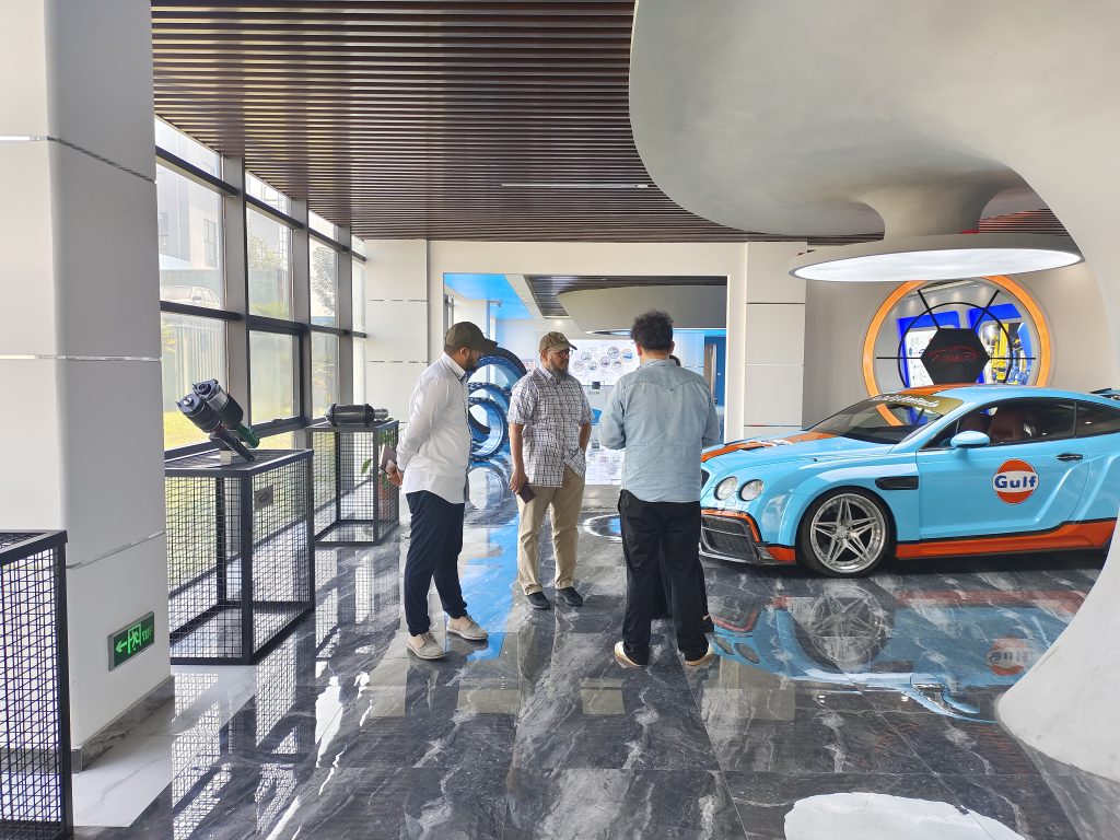 The Dubai Client Visited Our Factory and Reached a Cooperation Agreement